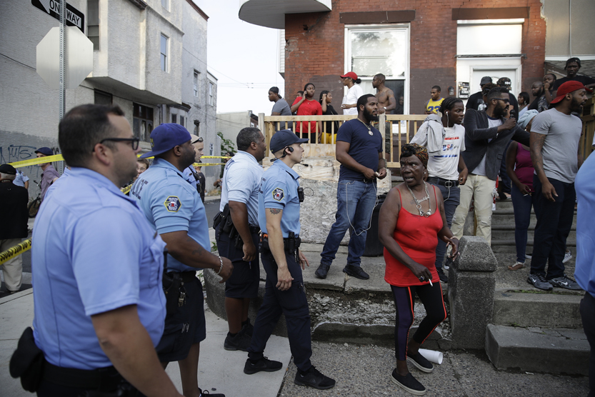 Gunman wounds 6 officers in Philadelphia - Tribune Chronicle